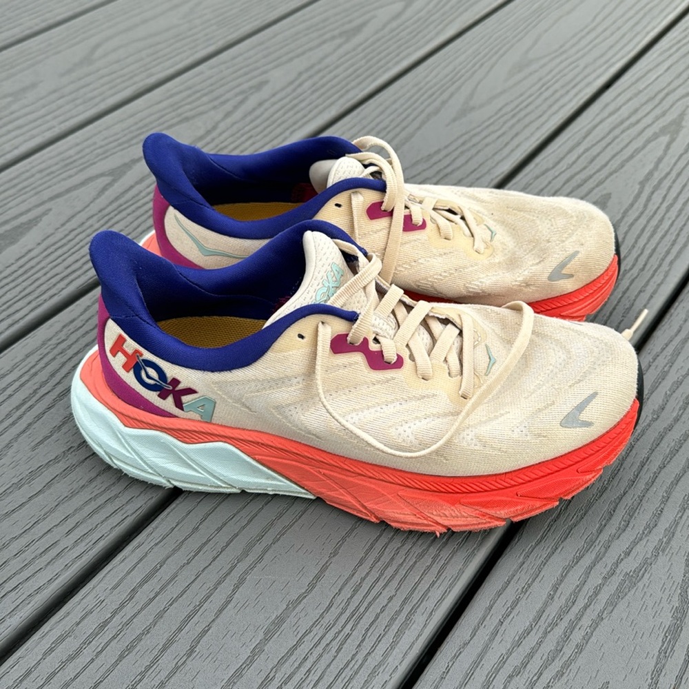 Women’s hoka arahi size 7